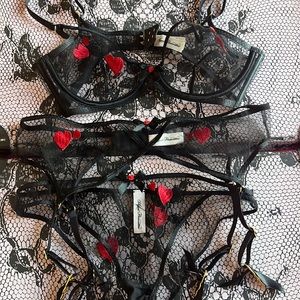 Agent Provocateur Lotie black red hearts bra 34c suspender 5 brief 4